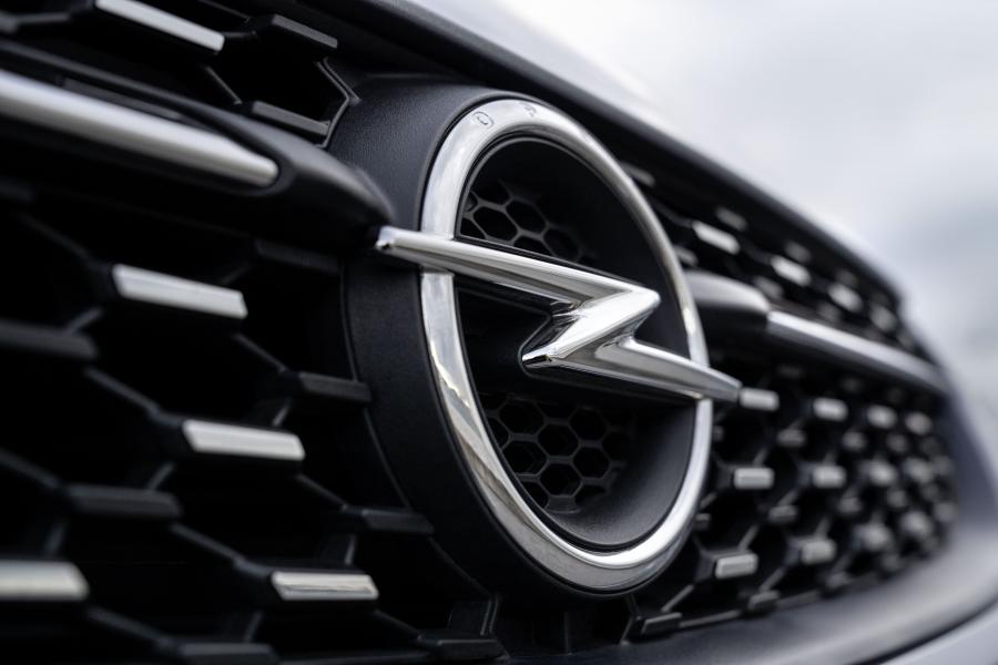Логотип Opel Corsa (F) 2019 года  (фото 28 из 35)